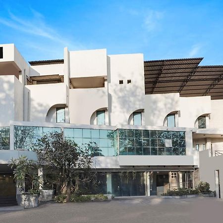 Hotel Palette Country Club Surat Exterior foto