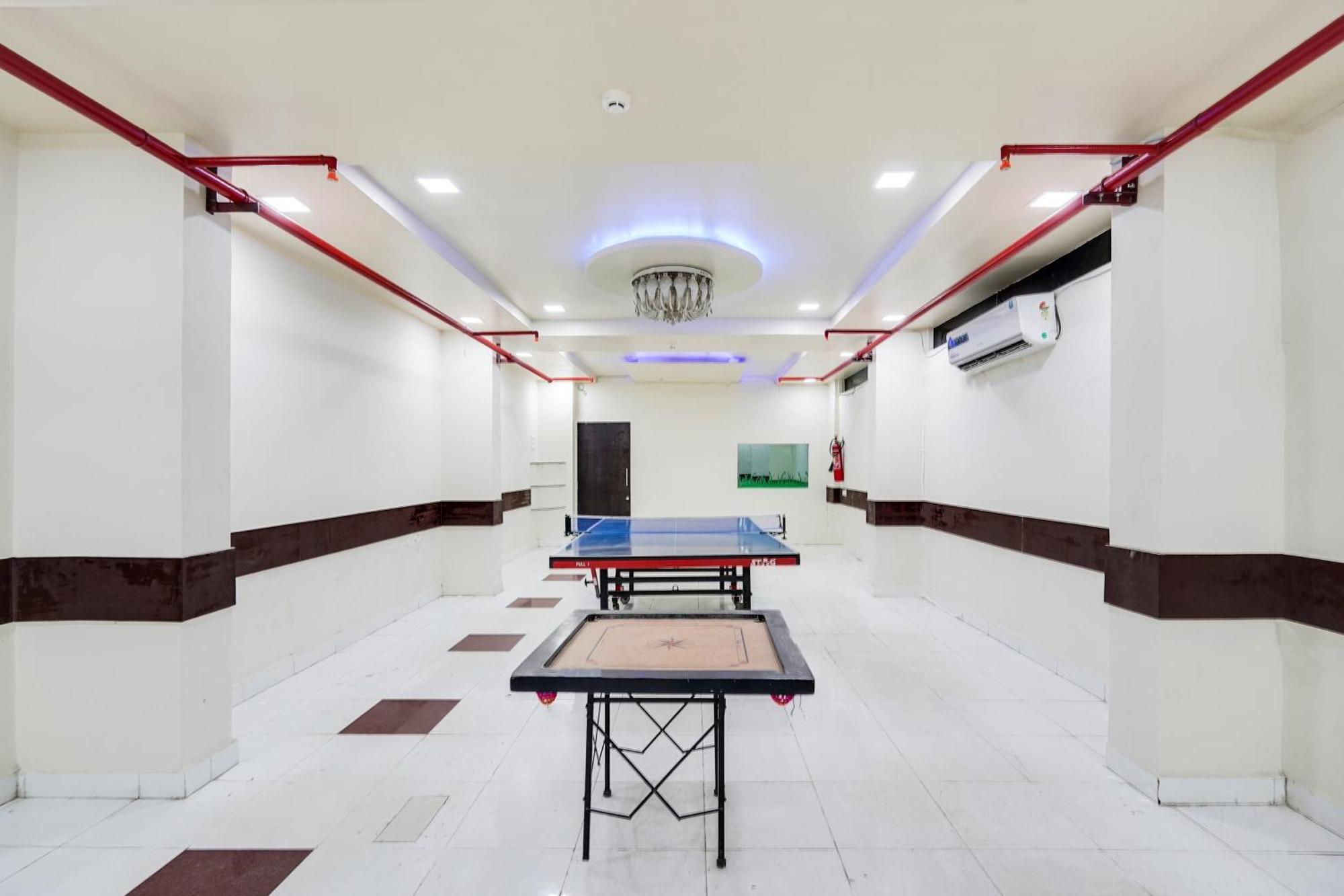 Hotel Palette Country Club Surat Exterior foto