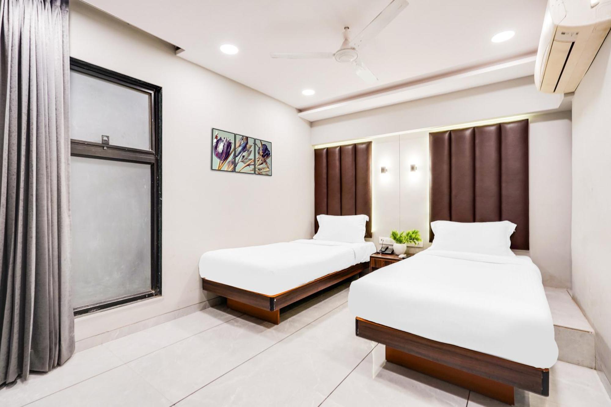 Hotel Palette Country Club Surat Exterior foto